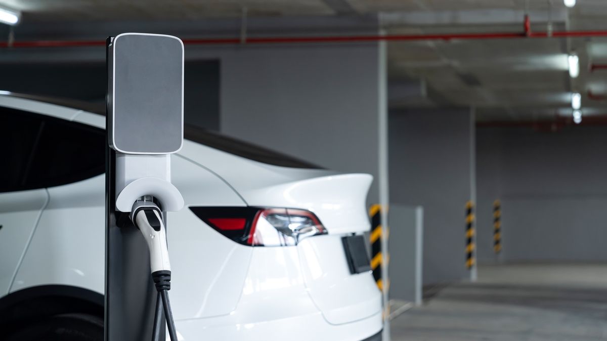 Růst prodeje elektromobilů si může vyžádat změnu parkovacích garáží